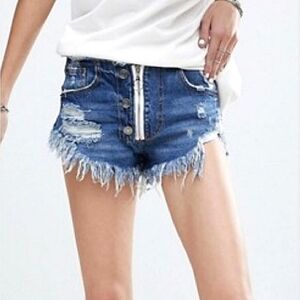 Signature 8 Distressed Cut-Off Jean Shorts Size Medium